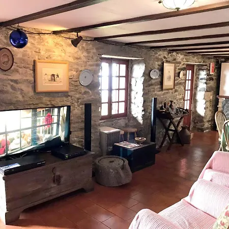 Hébergement de vacances Sea-view House In With Garden And Terrace