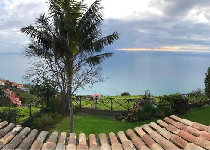Sea-view House In With Garden And Terrace Hébergement de vacances Fajã da Ovelha