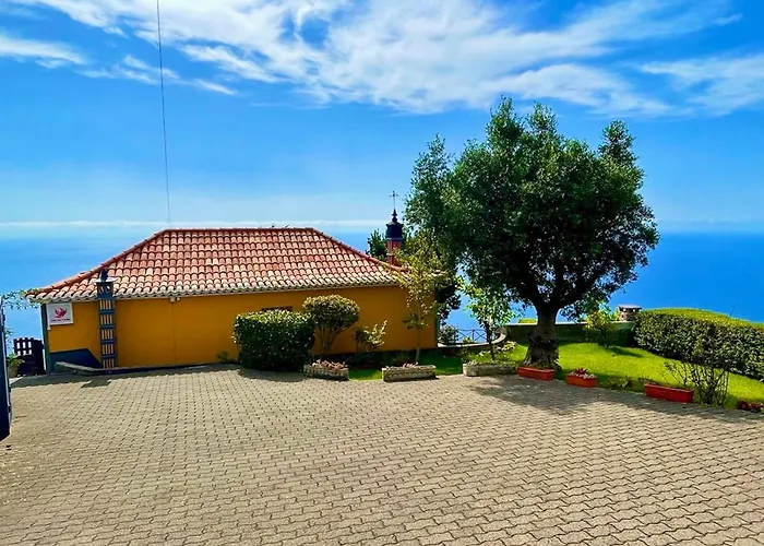 Sea-view House In With Garden And Terrace Hébergement de vacances *