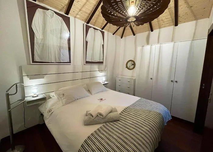 Hébergement de vacances Sea-view House In With Garden And Terrace Fajã da Ovelha