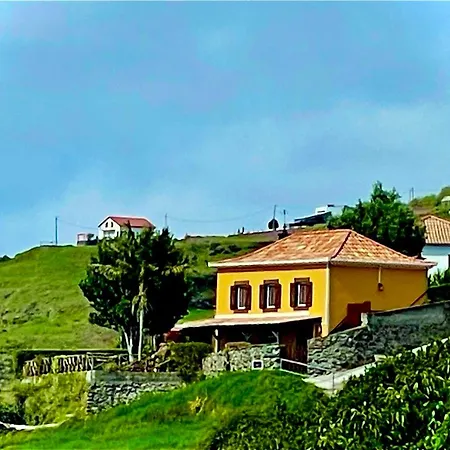 Vakantiehuis Sea-view House In With Garden And Terrace