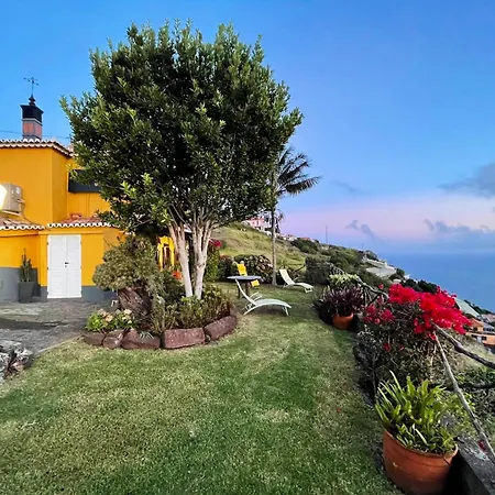 Vakantiehuis Sea-view House In With Garden And Terrace *