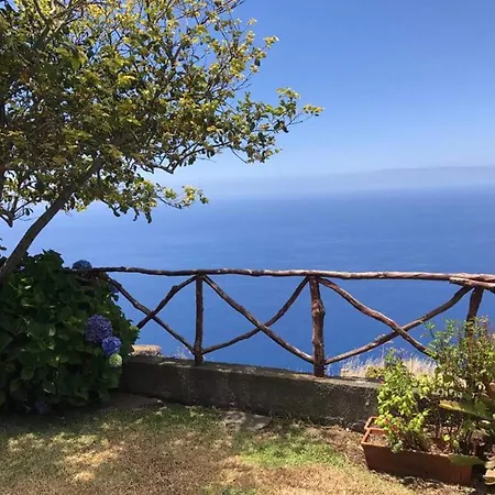 Sea-view House In With Garden And Terrace