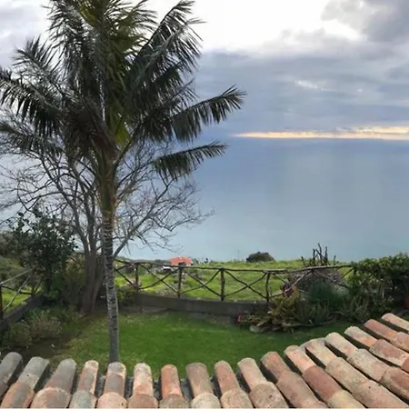 Casa de Férias Sea-view House In With Garden&terrace