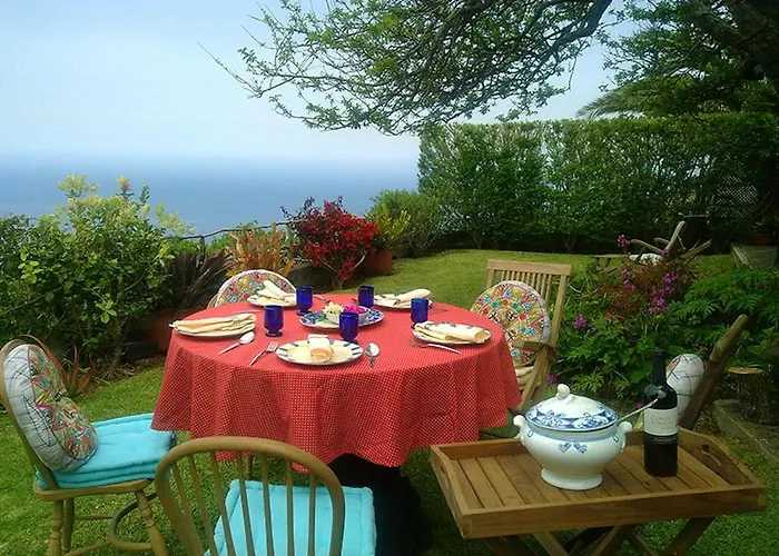 Sea-view House In With Garden And Terrace Hébergement de vacances *