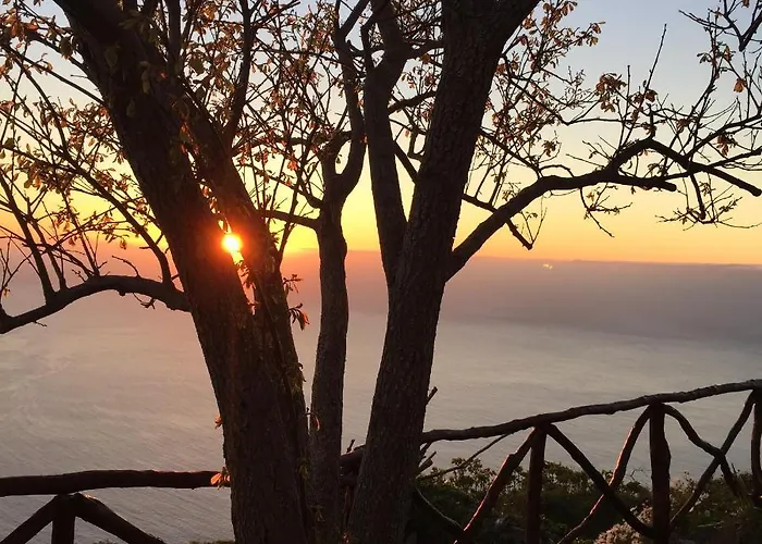 Hébergement de vacances Sea-view House In With Garden And Terrace Fajã da Ovelha